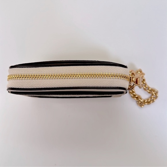 NWT COACH Zip Card Case In Signature Canvas With Floral Print.
CR971 - Picture 4 of 6